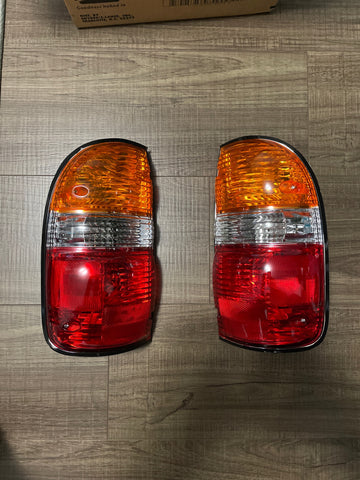 2001-2004 Toyota Tacoma Rear Tail Lights Brake Lamps Assembly - Pair