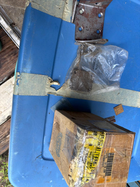 GM Door Hinge Parts - 15981547